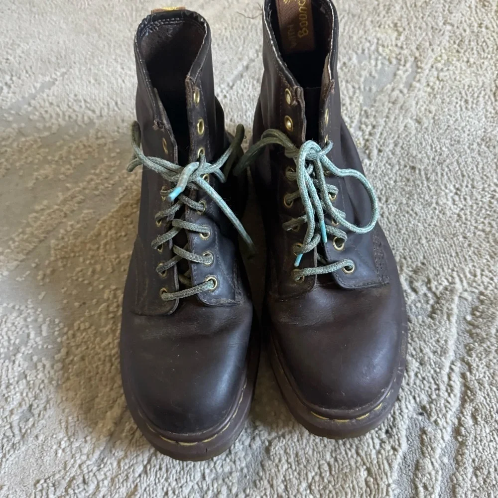 Vintage Dr. Martens boots brown lace up classic made in England 9